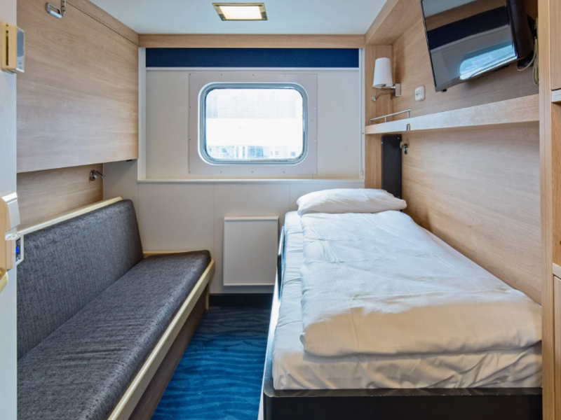 Polar Outside | Middle deck for up to 3 travellers